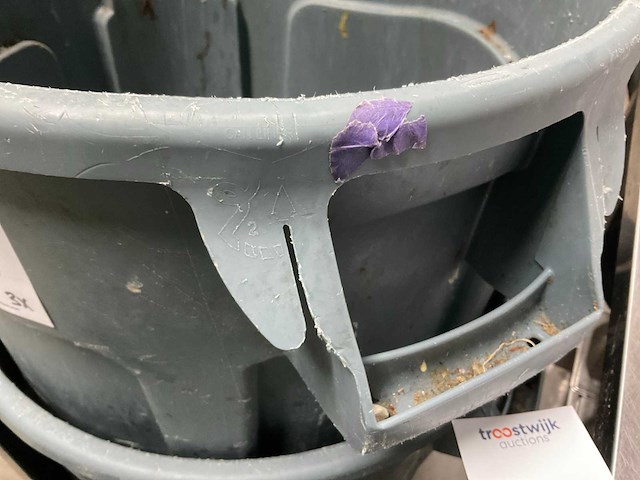 Rubbermaid brute afvalcontainer (2x) - afbeelding 4 van  5