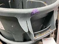 Rubbermaid brute afvalcontainer (2x) - afbeelding 4 van  5