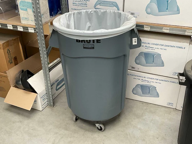 Rubbermaid brute afvalemmer - afbeelding 1 van  1