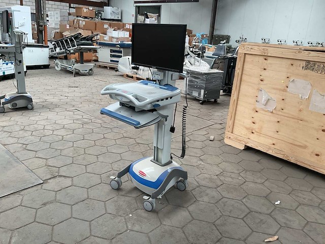 Rubbermaid hospital cart computer monitor - afbeelding 1 van  6
