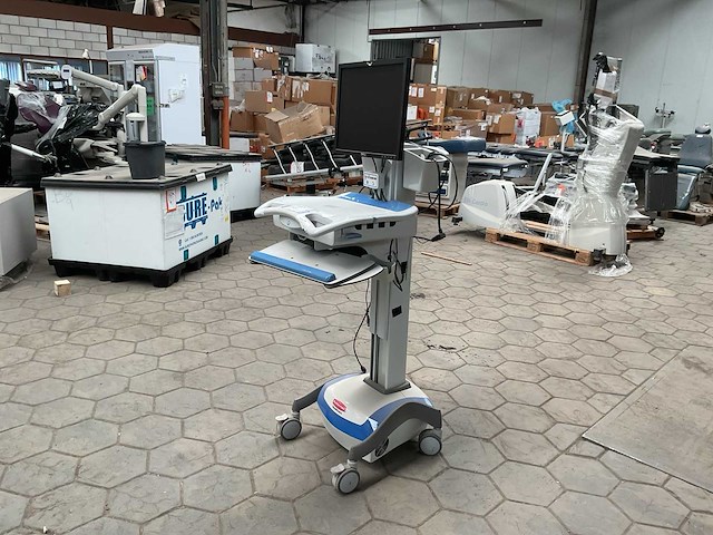 Rubbermaid hospital cart computer monitor - afbeelding 1 van  3