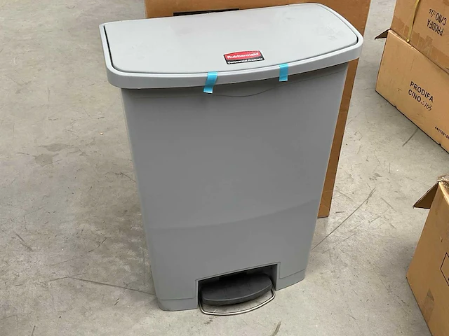 Rubbermaid slimjim pedaalemmer 90ltr - afbeelding 2 van  3