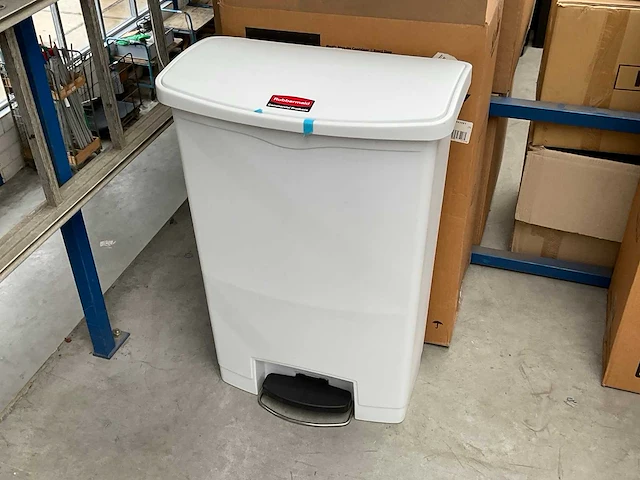 Rubbermaid slimjim pedaalemmer 90ltr - afbeelding 1 van  3