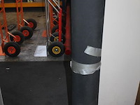 Rubberrol met traanplaat motief. rolbreedte 140 cm. - afbeelding 2 van  2