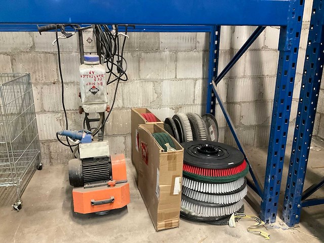 Rubi rubilim 100 schrobmachine met 7 borstels en 10 pads - afbeelding 1 van  3