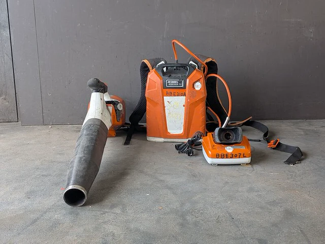 Ruggedragen accu en bladblazer, stihl, ar3000l & bga200 - afbeelding 1 van  22