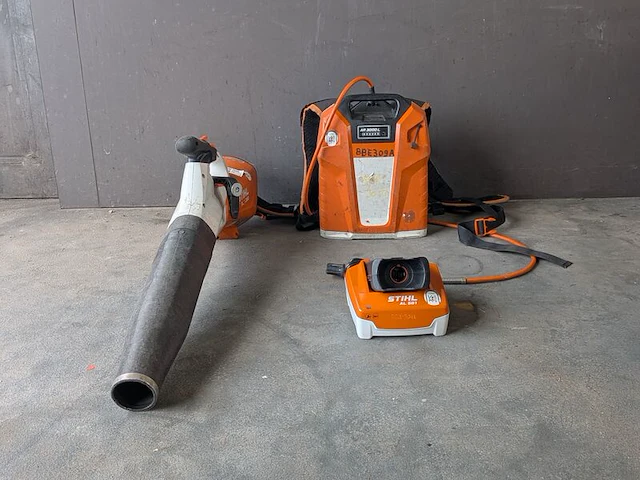 Ruggedragen accu en bladblazer, stihl, ar3000l & bga200 - afbeelding 1 van  23