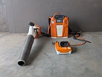 Ruggedragen accu en bladblazer, stihl, ar3000l & bga200