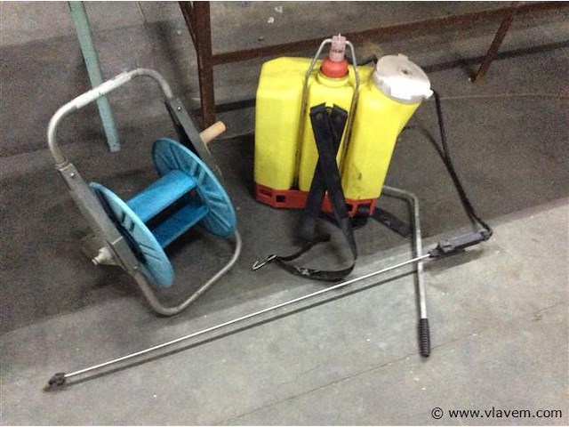 Rugsproeier +haspel - afbeelding 1 van  3