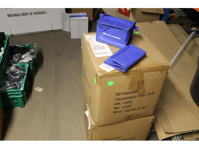 Ruim 200 koeltasjes met reclameopdruk. - afbeelding 1 van  1