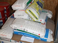 Ruim 25 zakken a 25 kg diverse mortels waaronder voegmortel, thermopal-fs33, zandcement, snelbeton planitop... - afbeelding 2 van  5