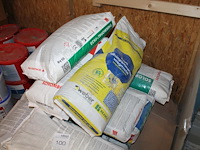 Ruim 25 zakken a 25 kg diverse mortels waaronder voegmortel, thermopal-fs33, zandcement, snelbeton planitop... - afbeelding 5 van  5