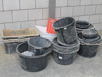 Ruim 30 kuipen, emmer en bakken in diverse uitvoeringen. - afbeelding 1 van  3