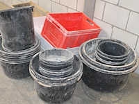 Ruim 30 kuipen, emmer en bakken in diverse uitvoeringen. - afbeelding 2 van  3