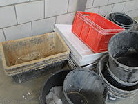 Ruim 30 kuipen, emmer en bakken in diverse uitvoeringen. - afbeelding 3 van  3