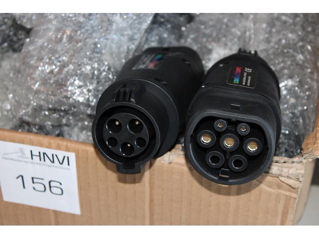 Ruim 30 verloopstekkers / adapters type 1 naar type 2. max 32a. - afbeelding 2 van  2