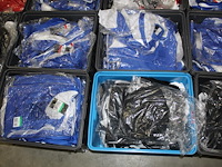 Ruim 300 stuks basketbalbroeken en shirts nike in 20 kunststoffen kratten. ruim 300 stuks in diverse maten ... - afbeelding 4 van  7