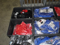 Ruim 300 stuks basketbalbroeken en shirts nike in 20 kunststoffen kratten. ruim 300 stuks in diverse maten ... - afbeelding 6 van  7