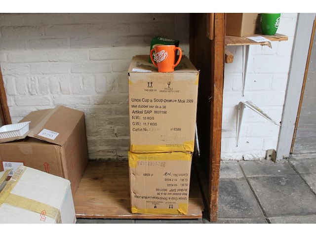 Ruim 40 cup-a-soap mokken oranje. - afbeelding 1 van  2