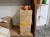 Ruim 40 cup-a-soap mokken oranje. - afbeelding 1 van  2