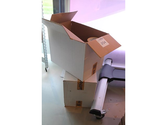 Ruim 40 rollen tape met tapedispenser. tape heeft reclameopdruk. - afbeelding 3 van  3