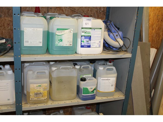 Ruim 50 jerrycans met schoonmaakmiddelen waaronder glas- en windowcleaner, schoonmaakazijn, topcare hospita... - afbeelding 1 van  5