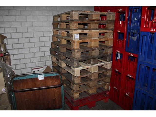 Ruim 50 pallets w.o. 30 europallets. - afbeelding 1 van  2