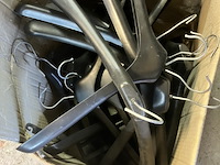 Ruim 50 x kledinghangers - afbeelding 1 van  11