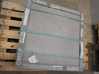 Ruim 7 m2 vloertegels met afmeting 75 x 75 cm. - afbeelding 1 van  2
