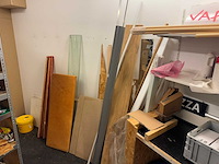 Ruimte met stellingen en inhoud - afbeelding 9 van  20