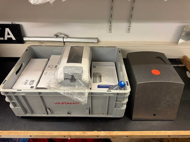 Ruimte met stellingen en inhoud - afbeelding 7 van  20