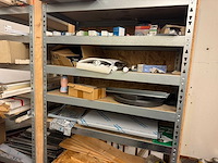 Ruimte met stellingen en inhoud - afbeelding 18 van  20