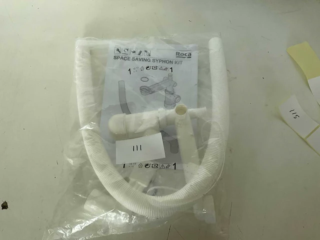 Ruimtebesparende syphon met flexiblele buis - afbeelding 1 van  2