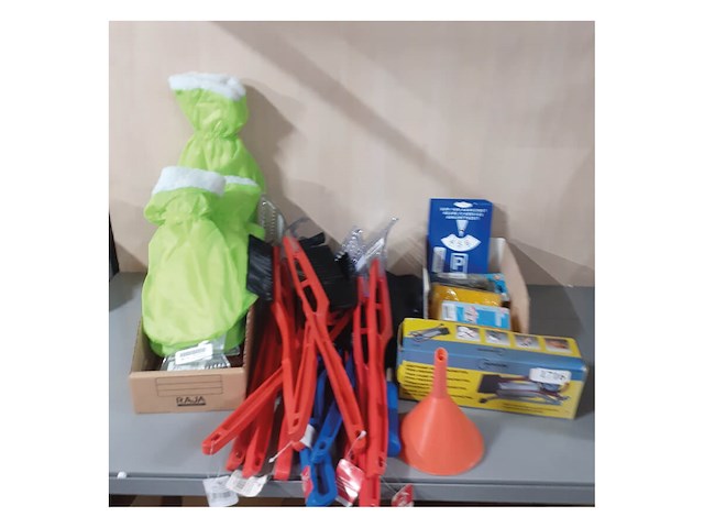 Ruitenkrabbers met handschoen en aan steel + divers(d1716) - afbeelding 3 van  3