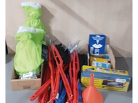 Ruitenkrabbers met handschoen en aan steel + divers(d1716)