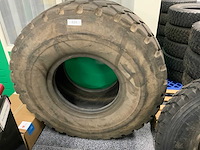 Runderneuert legerbanden - afbeelding 1 van  4