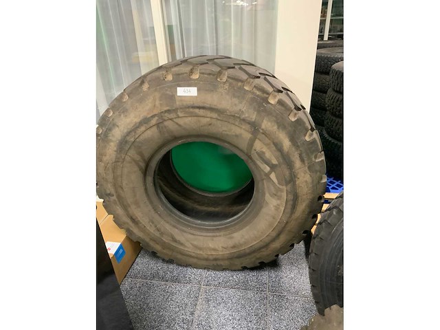 Runderneuert legerbanden - afbeelding 2 van  4