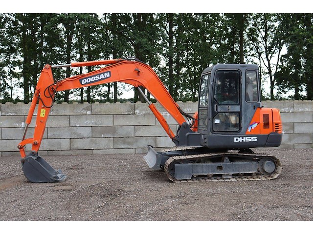 Rupsgraafmachine doosan dh55-v diesel 40kw 2010 - afbeelding 1 van  1