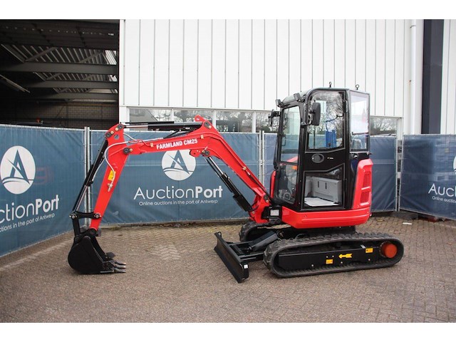 Rupsgraafmachine farmland cm25 diesel 2026 nieuw nieuw - afbeelding 1 van  1