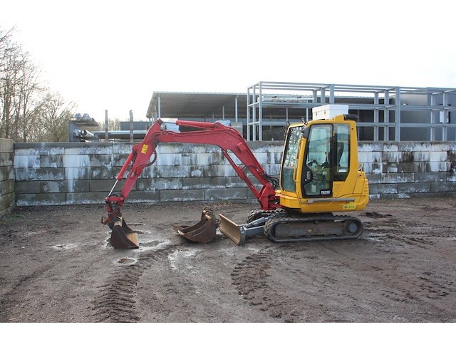Rupsgraafmachine takeuchi tb235 diesel 22kw 2014 - afbeelding 1 van  1