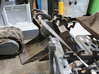 Rupsgraafmachine terex tc35. bouwjaar 2017. urenstand 1003. met drie graaf/sleuvenbakken en set voorzetlepe... onderdeel van combinatiekavel combinatiekavel van rupsgraafmachine en aanhanger. kavels b001 en b002 - afbeelding 8 van  24