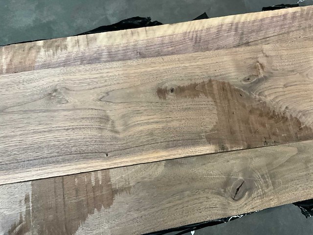 Rustiek amerikaans noten planken - afbeelding 1 van  3