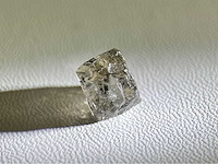 Ruwe diamant oktaeder vorm 4.56 carat - afbeelding 4 van  4