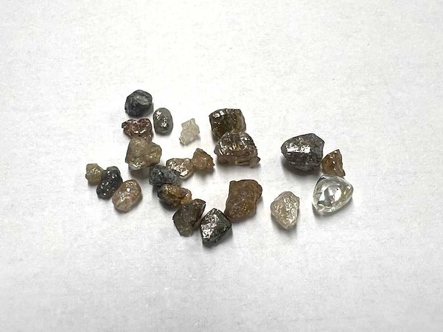 Ruwe diamanten totaal 10.60 carat - afbeelding 2 van  3