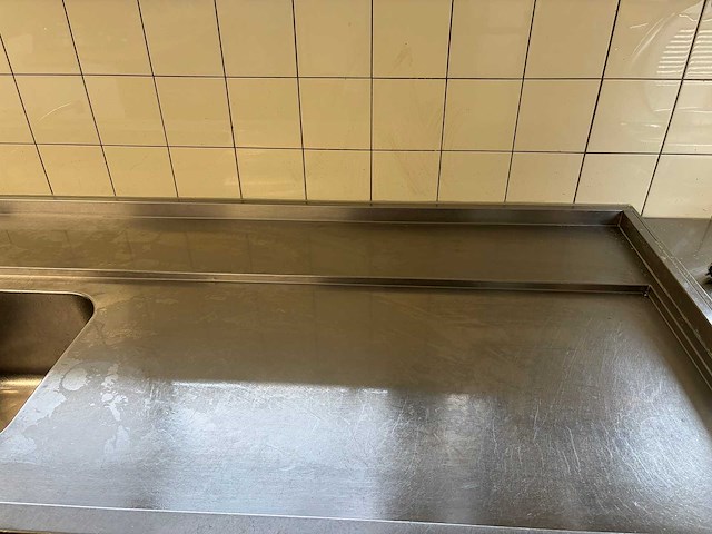 Rvs aanvoertafel met dubbele spoelbak - afbeelding 3 van  4