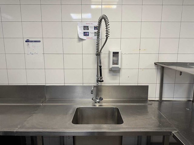 Rvs afvoertafel met debrasseermeubel - afbeelding 9 van  11