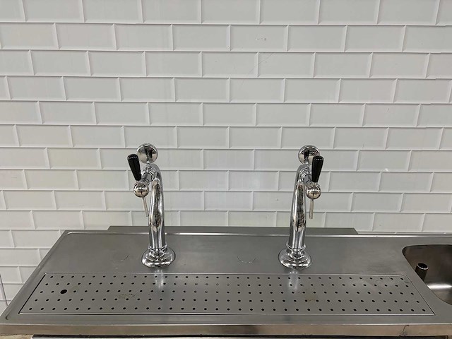 Rvs barblad met spoelbak en 2 bierkranen - afbeelding 4 van  6