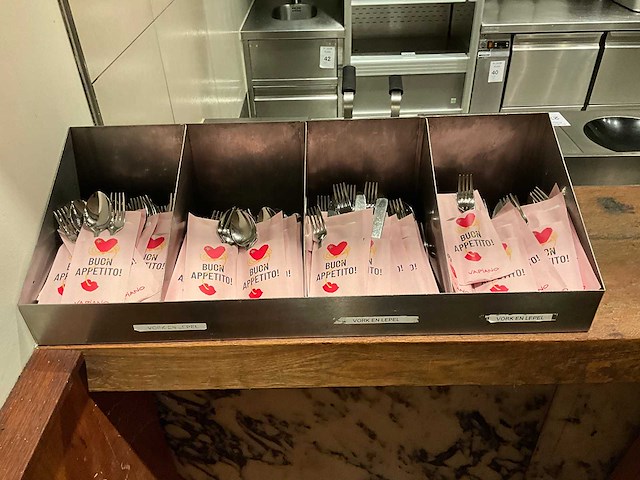 Rvs bestekbak met bestek - afbeelding 1 van  3