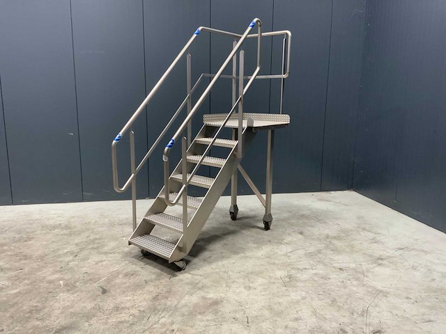 Rvs bordes 7-trede 135cm hoogte - afbeelding 1 van  2