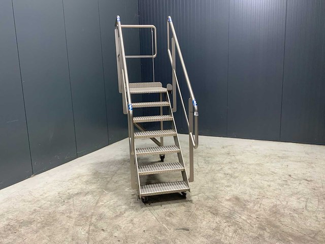 Rvs bordes 7-trede 135cm hoogte - afbeelding 2 van  2